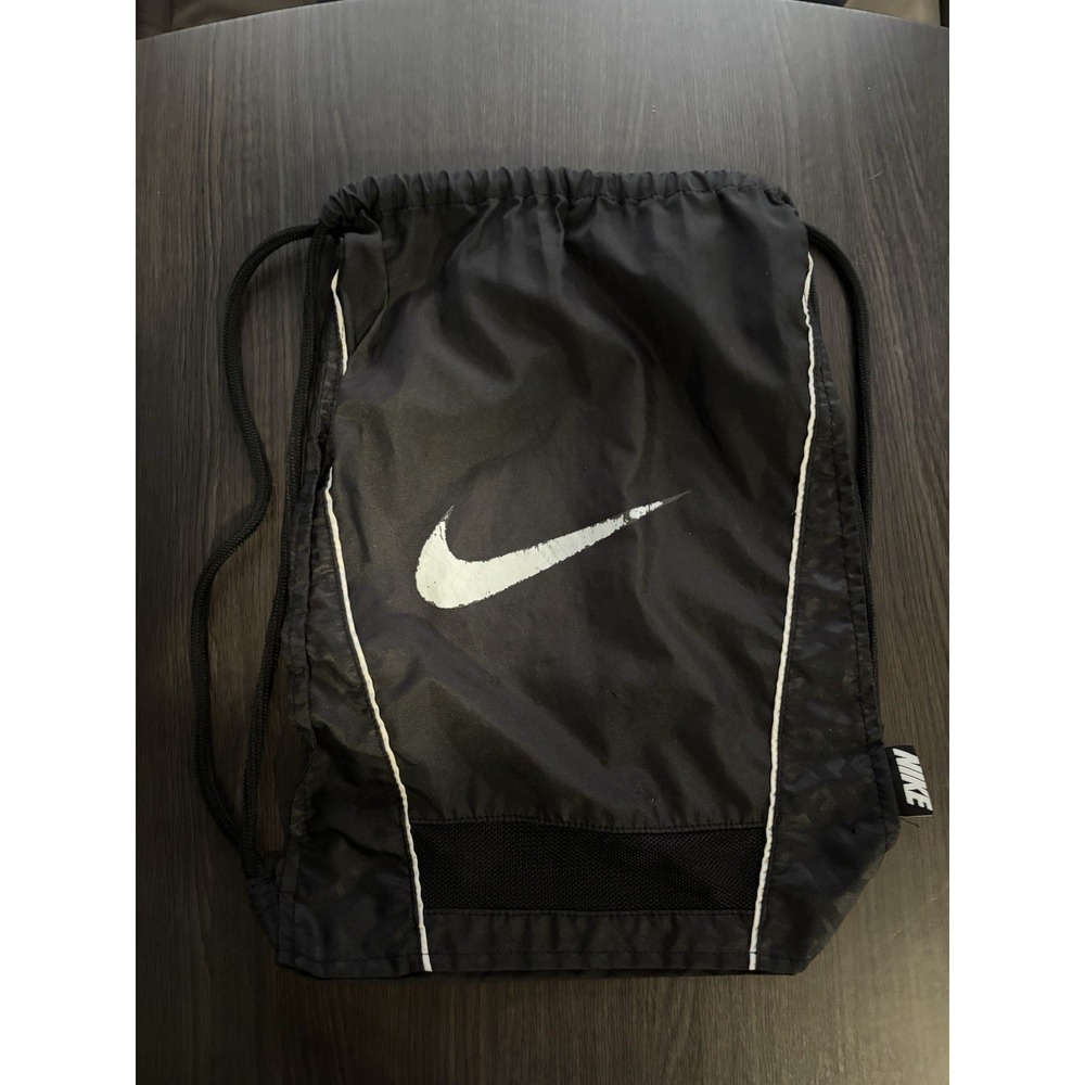 Nike Bag Drawstring Football Black & White Cleat Cleat/Gym Bag 19 x 14 vented‎